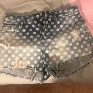 Distressed jeans shorts